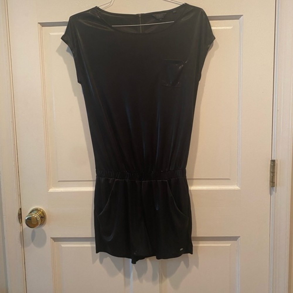 GUESS BLACK SHINY POCKETED ROMPER SHORT JUMPSUIT SIZE SMALL